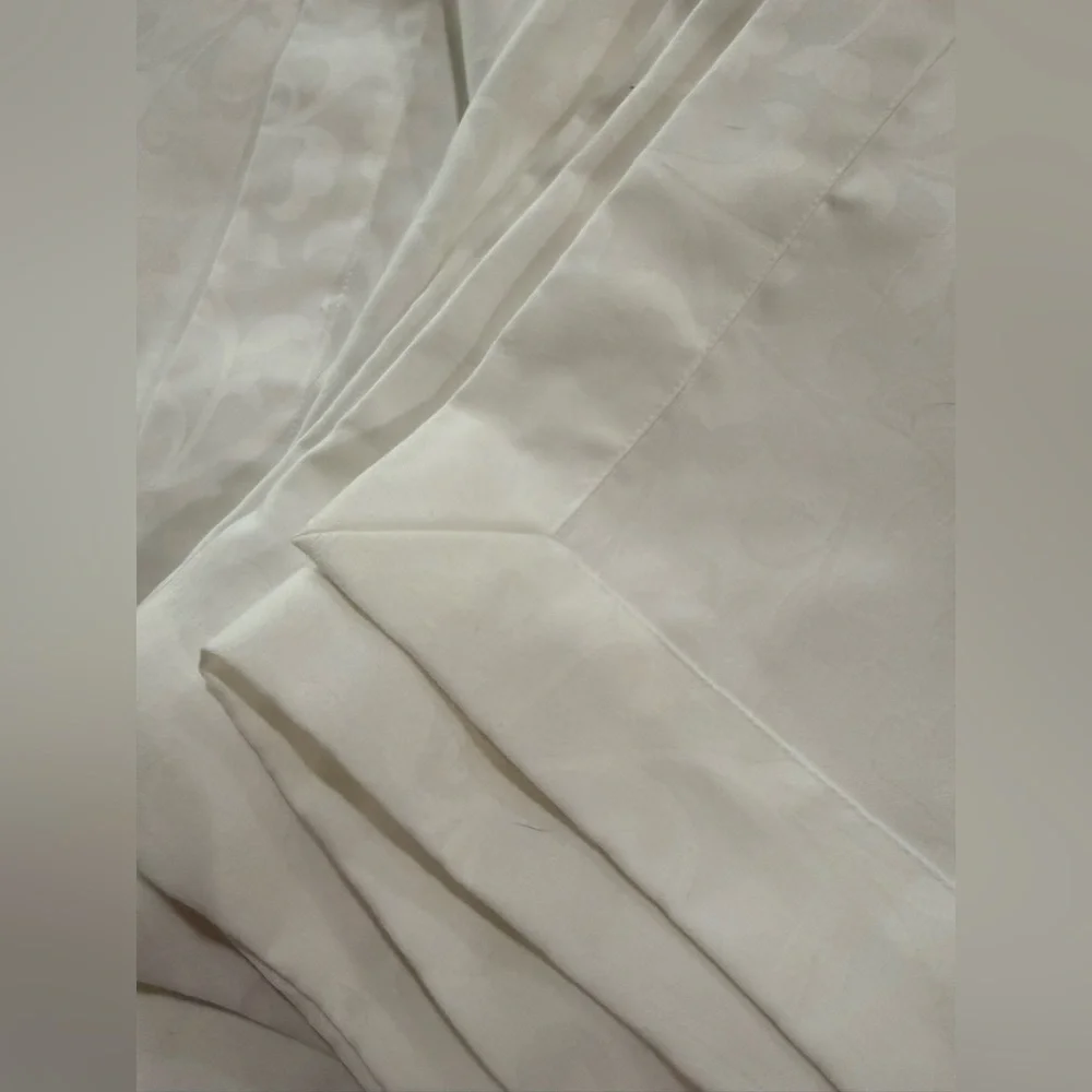 New! SFERRA Oblong White Jacquard Tablecloth 70”x124”
